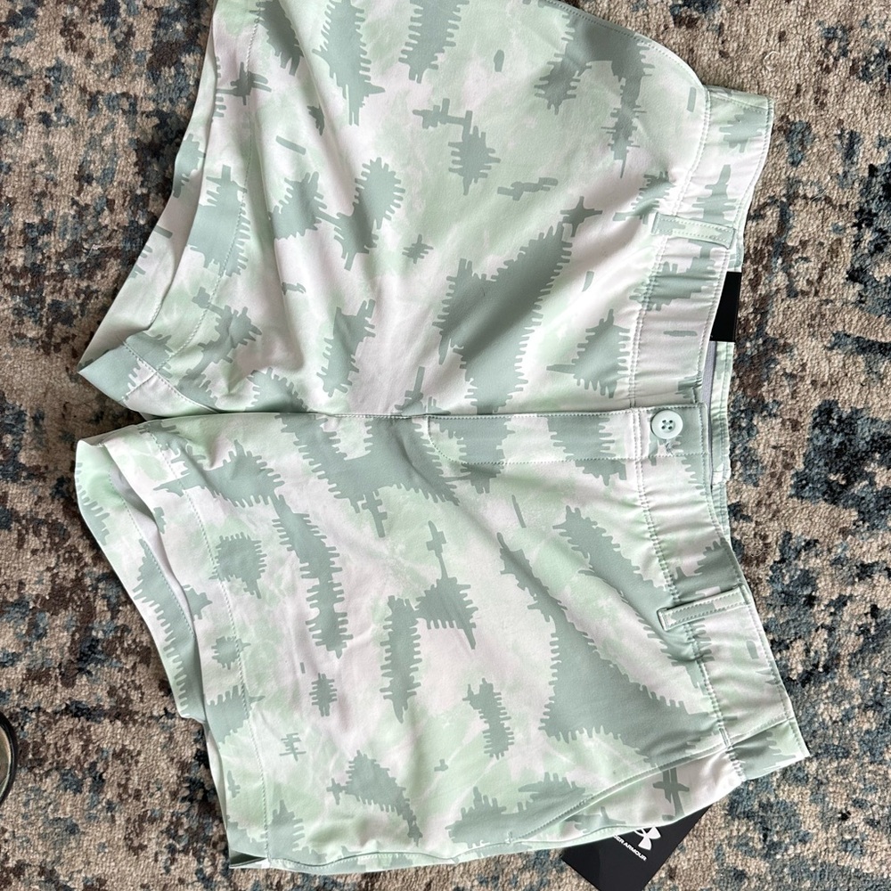 Patterned Green Women's Golf Shorts